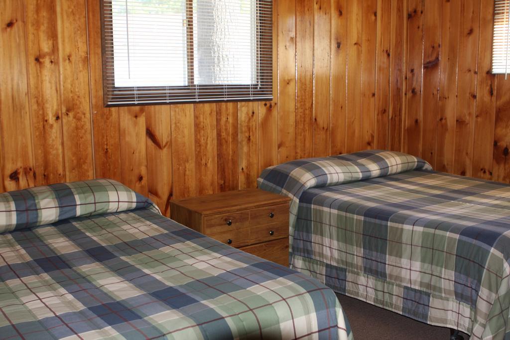 Blue Lagoon Resort Lake George Værelse billede
